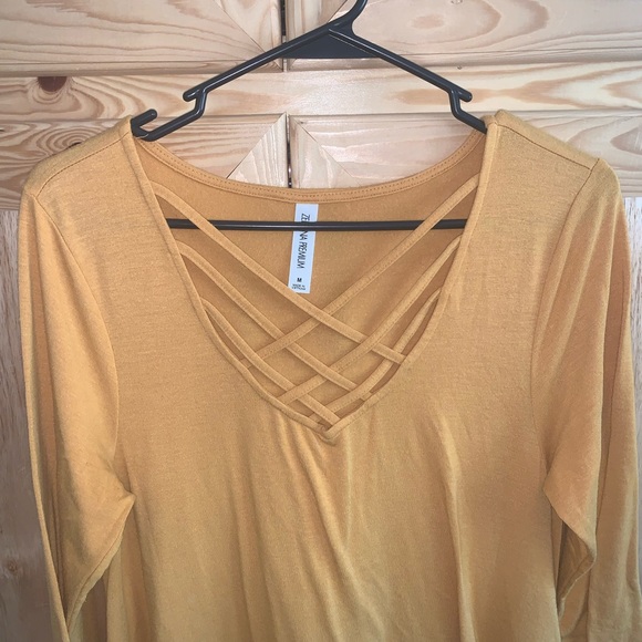 Zenana Premium crisscrossed front minimalist dress size M - Picture 2 of 3